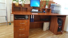 Офісний стіл