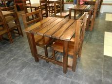 Продам комплект деревянной мебели - стол и 2 стула