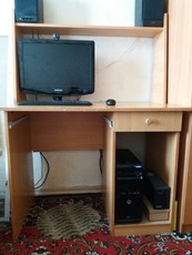 Стол компьютерный, деревянный