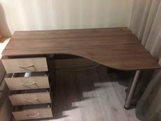 Компьютерный стол в идеальном состоянии