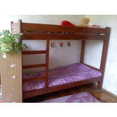 Продам двухярусную кровать б/у с натурального дерева (сосна)