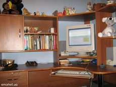 Срочно продам компьютерный стол (угловой)