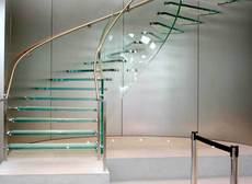Стеклянные лестницы и ограждения