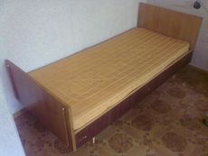 Продам кровать с матрасом