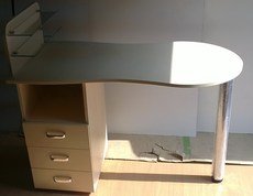 Маникюрный стол