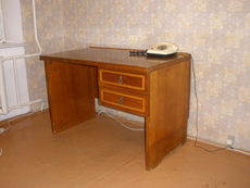 Продам стол письменный. Самовывоз