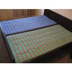 Продам 2 полуторных кровати с матрацами в отличном состоянии