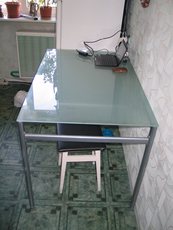 Стол кухонный, стеклянный