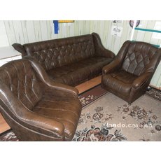 Продам комплект мягкой мебели - диван + 2 кресла