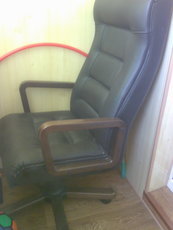 Продам кожаное кресло