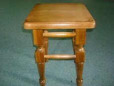 Деревянные табуретки