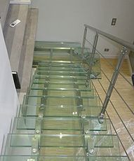 Стеклянные лестницы и ограждения