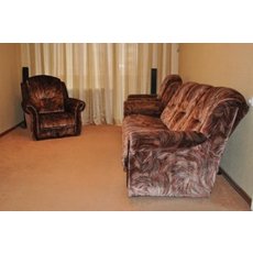 Срочно продам мебель: диван и два кресла!