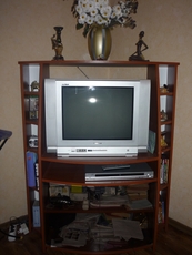 Срочно продам тумбу под ТВ