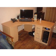 Компьютерный/письменный стол