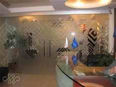 Стеклянные перегородки, витрины, входные группы, двери