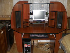 продам компьютерный стол