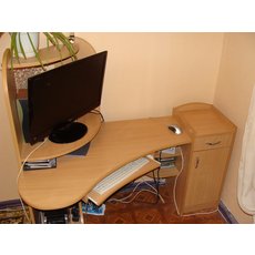Продам стол компьютерный