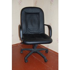 продам офисные кресла и компьютерный стол