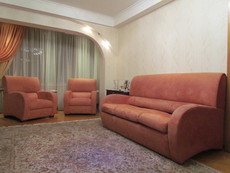 Продам мягкую мебель (диван + 2 кресла)