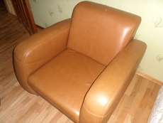 кожаное кресло