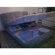 СРОЧНО Продам двух спальную кровать с подъумным механизмом
