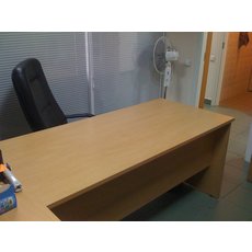 Офисная мебель (столы, кресла)
