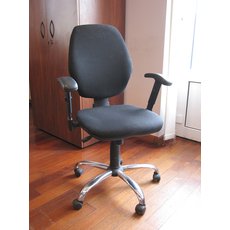 Продаю офисные кресла