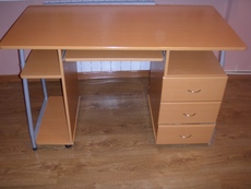 Продаётся компьютерный стол