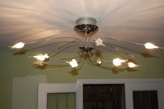 Продам люстру