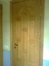 Продам двери бронированные и межкомнатные материал дуб б/у