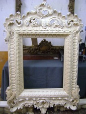 Предметы интерьера с резьбой.