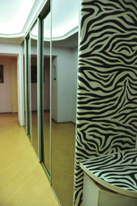 Продам встроенный зеркальный шкаф