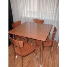 Продам стол и четыре стула