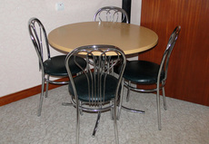 продам стол и 4 стула