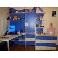 Продам стенку + письменный стол для детской комнаты