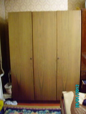 Шкаф трехстворчатый