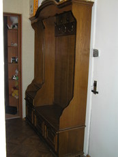 Продам прихожую, дерево.