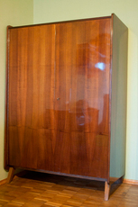 Продам шкаф из цельного дерева в хорошем состоянии. 400 грн.