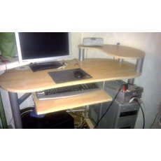 Продам компьютерный стол бу Киев.