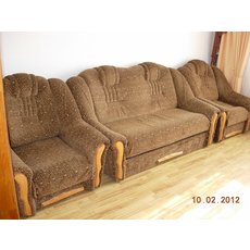 Продам б/у диван и два кресла