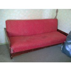 Старый диван и кресло