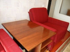 Продам 2 кресла + журнальный столик