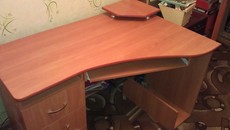 продам компьютерный стол