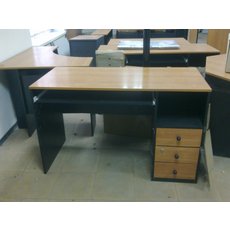 Продам офисную мебель: столы, стулья, уголки, шкафы
