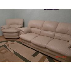 Продам кожанный диван и два кресла