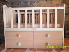 продам новую, современную кровать-манеж