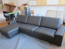 срочно продам кожаный диван+козетка