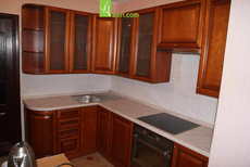 Кухни под заказ с деревянными фасадами.