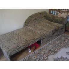 продам ОЧЕНЬ СРОЧНО диван-малютку в прекрасном сотоянии